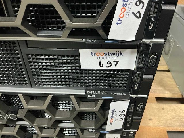 Server - dell - r740 - afbeelding 2 van  3