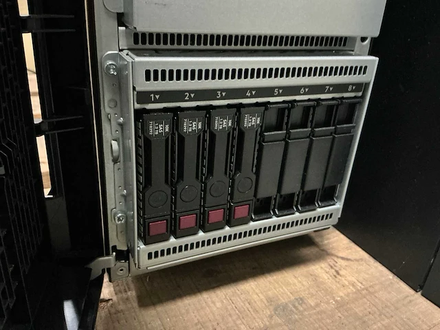 Server - hp - ml350 g10 - afbeelding 3 van  4