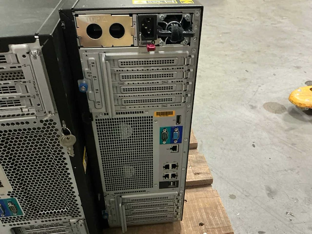 Server - hp - ml350 g10 - afbeelding 4 van  4