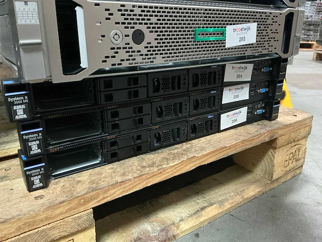 Server - lenovo - x3550 m5 - 2x e5-2630l v3 - afbeelding 1 van  2