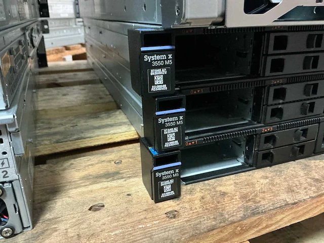 Server - lenovo - x3550 m5 - 2x e5-2630l v3 - afbeelding 2 van  2