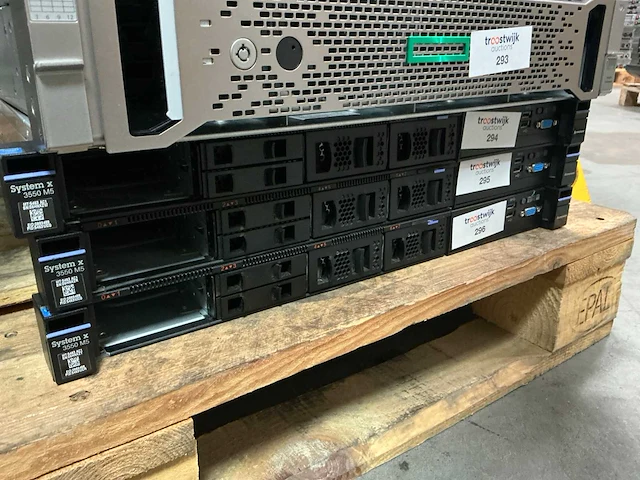 Server - lenovo - x3550 m5 - 2x e5-2630l v3 - afbeelding 1 van  2