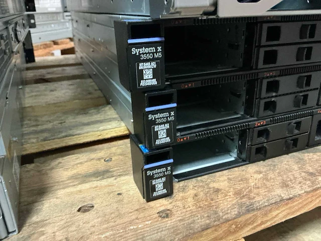 Server - lenovo - x3550 m5 - 2x e5-2630l v3 - afbeelding 2 van  2