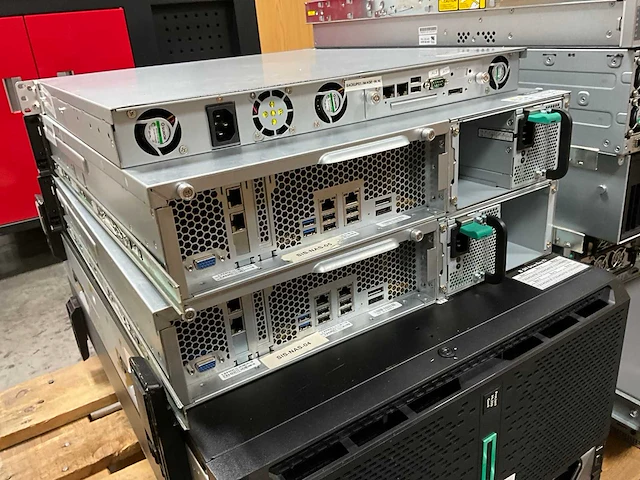 Server - qnap - ts-ec1279u-rp - afbeelding 2 van  3