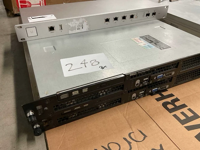 Server en router 19” rack (3x) - afbeelding 2 van  7