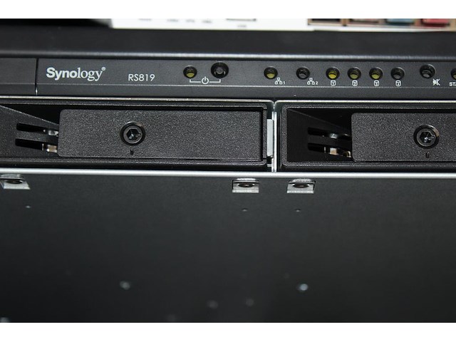 Server synelogy rs819 met 3 harde schijven van 4tb. - afbeelding 2 van  3