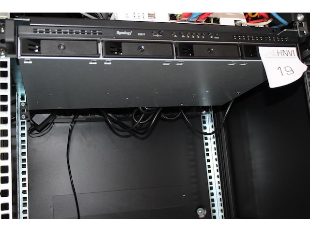 Server synelogy rs819 met 3 harde schijven van 4tb. - afbeelding 3 van  3