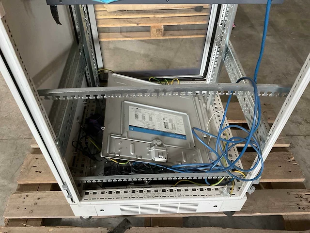 Serverkast - afbeelding 7 van  7