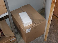 Servetten in doos. - afbeelding 1 van  2