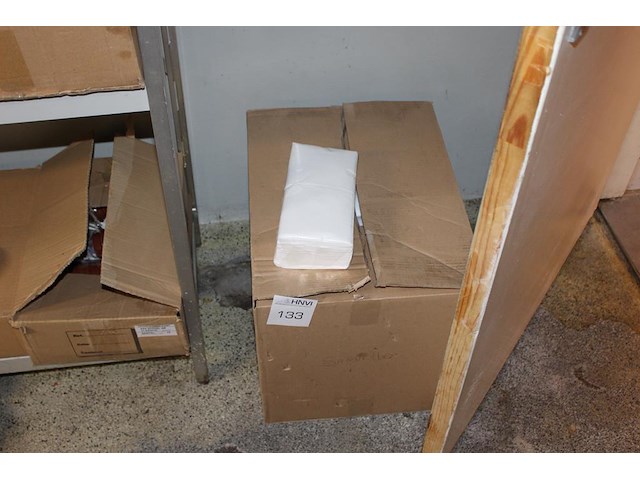 Servetten in doos. - afbeelding 2 van  2