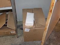 Servetten in doos. - afbeelding 2 van  2