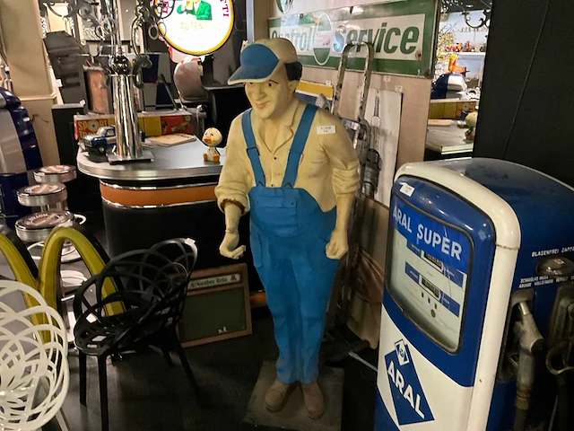 Servicemedewerker decorfiguur - afbeelding 1 van  3