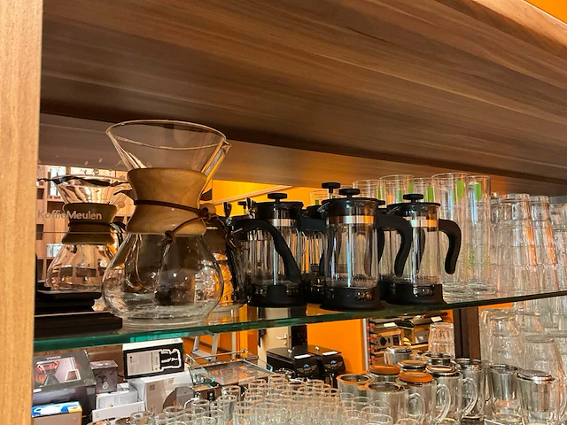 Servies, glaswerk en bestek - afbeelding 13 van  17