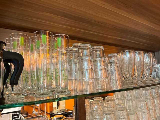 Servies, glaswerk en bestek - afbeelding 14 van  17