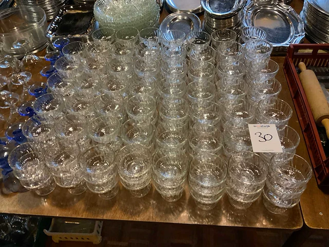Servies, glaswerk en bestek - afbeelding 1 van  6