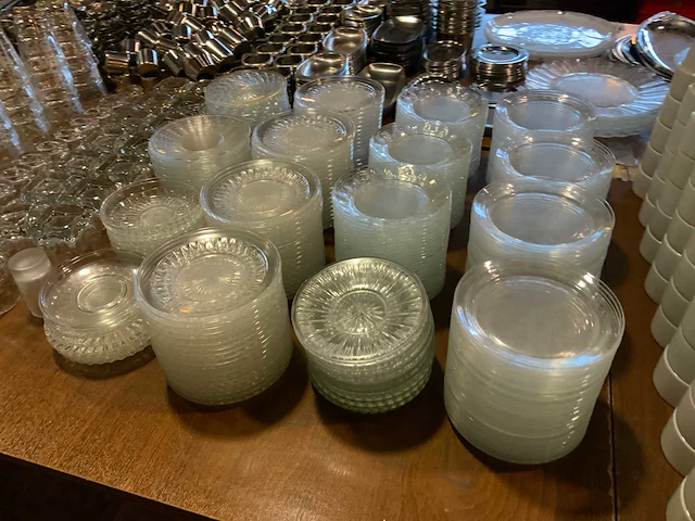 Servies, glaswerk en bestek - afbeelding 4 van  6
