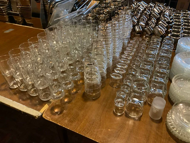 Servies, glaswerk en bestek - afbeelding 5 van  6