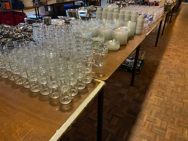 Servies, glaswerk en bestek - afbeelding 6 van  6