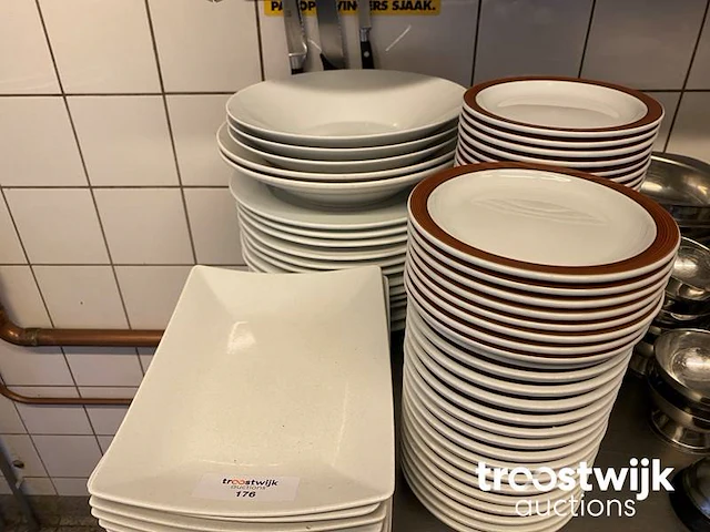 Servies - afbeelding 1 van  2