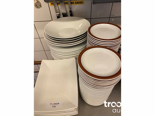 Servies - afbeelding 2 van  2
