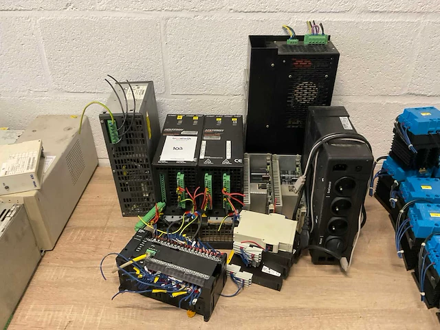 Servo controllers en divers - afbeelding 1 van  7