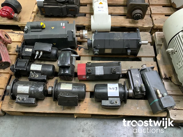 Servomotor (divers) - afbeelding 1 van  11
