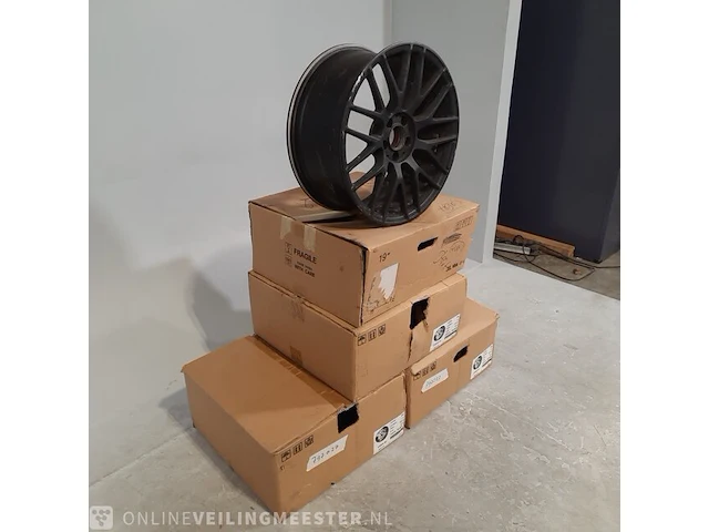 Set a 4x velg mercedes amg - afbeelding 9 van  16
