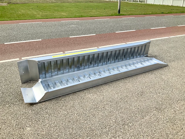 Set aluminium (300 cm) oprijplaat 6t - afbeelding 6 van  8