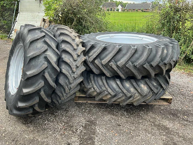 Set banden met velg - afbeelding 1 van  16
