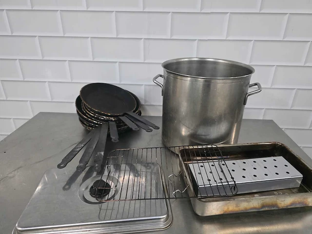 Set diverse pannen - afbeelding 2 van  3