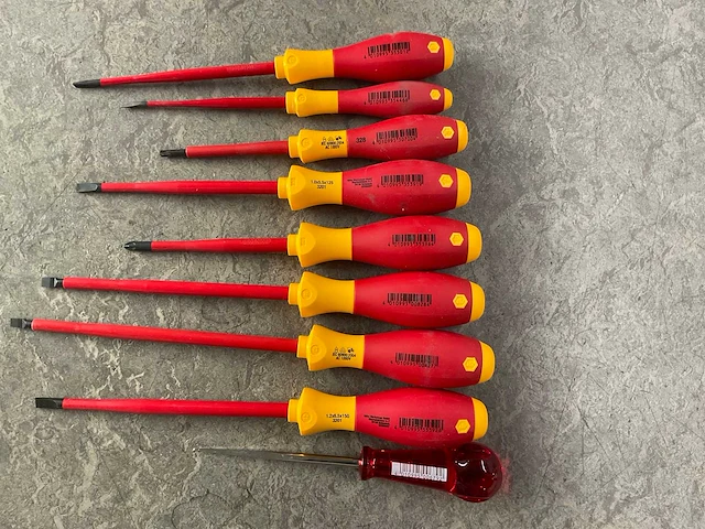 Set handgereedschap, schroevendraaier, priem - afbeelding 2 van  5