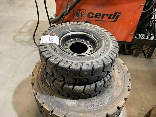 Set heftruck banden - afbeelding 4 van  4