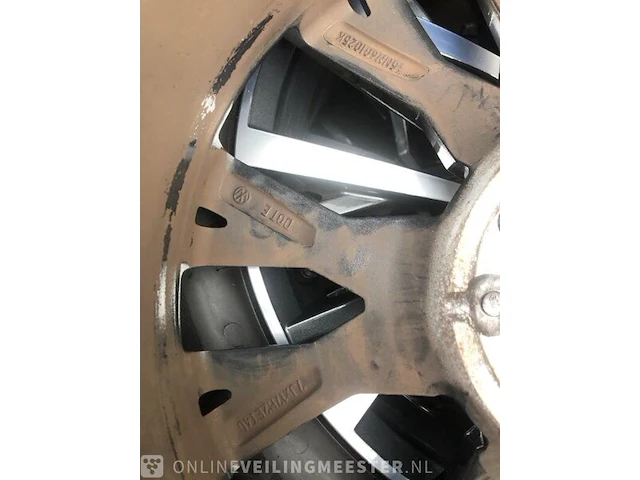 Set lichtmetalen volkswagen tiguan velgen - afbeelding 5 van  8