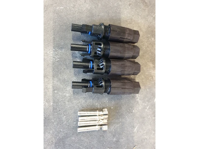 Set solarkabel 25 meter rode + 25 meter zwarte 6mm2 + dc stekkers 4x man en 4x vrouw - afbeelding 6 van  6