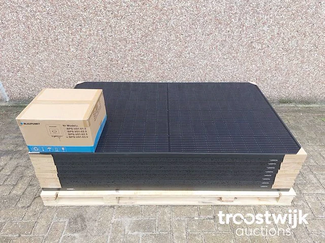 Set van 10 full black ibc (355 wp) zonnepanelen en 1 blaupunkt bps-v01-03.0 omvormer (1-fase) - afbeelding 1 van  9