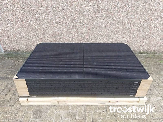 Set van 10 full black ibc (355 wp) zonnepanelen en 1 blaupunkt bps-v01-03.0 omvormer (1-fase) - afbeelding 2 van  9