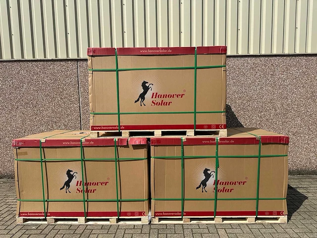 Set van 108 full black (420 wp) zonnepanelen (totaal vermogen 45.360 wp) - afbeelding 1 van  5