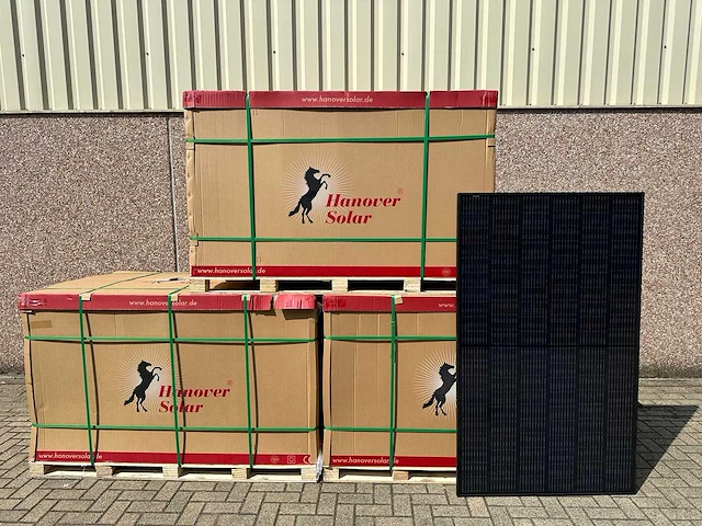 Set van 108 full black (420 wp) zonnepanelen (totaal vermogen 45.360 wp) - afbeelding 2 van  5