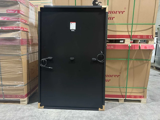 Set van 108 full black (420 wp) zonnepanelen (totaal vermogen 45.360 wp) - afbeelding 3 van  5