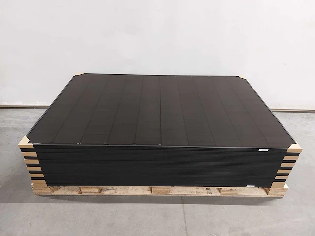 Set van 12 full black (410 wp) zonnepanelen en 1 goodwe gw5000dt omvormer (3-fase) - afbeelding 2 van  9
