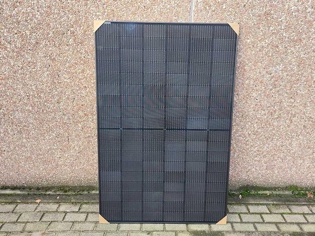 Set van 12 full black (410 wp) zonnepanelen en 1 goodwe gw5000dt omvormer (3-fase) - afbeelding 3 van  9