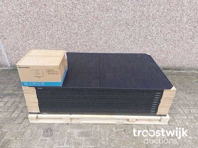 Set van 12 full black ibc (355 wp) zonnepanelen en 1 blaupunkt bps-v01-03.6 omvormer (1-fase) - afbeelding 1 van  8