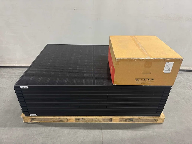 Set van 12 zonnepanelen met hybride omvormer en 7,1 kwh batterij. - afbeelding 3 van  15