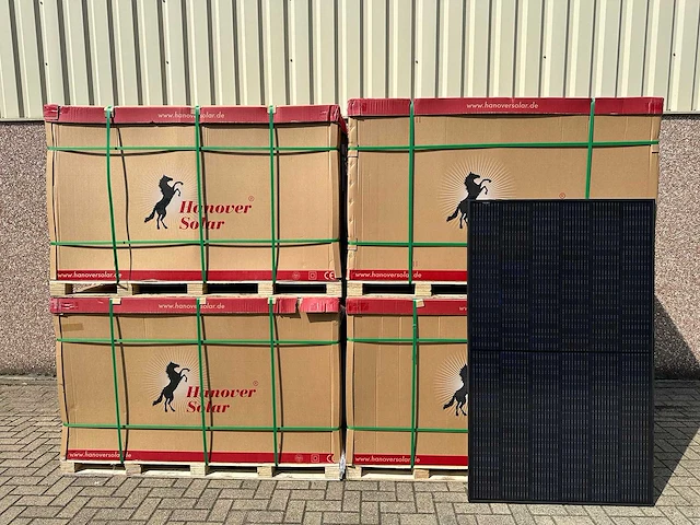 Set van 144 full black (420 wp) zonnepanelen (totaal vermogen 60.4800 wp) - afbeelding 1 van  5