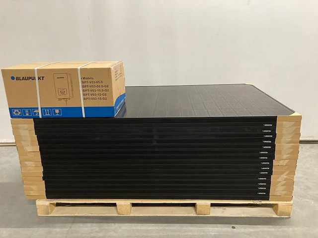 Set van 16 full black longi (350 wp) zonnepanelen en 1 blaupunkt bpt-v03-05.0 omvormer (3-fase) - afbeelding 1 van  10