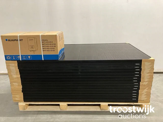 Set van 16 full black longi (350 wp) zonnepanelen en 1 blaupunkt bpt-v03-05.0 omvormer (3-fase) - afbeelding 1 van  10