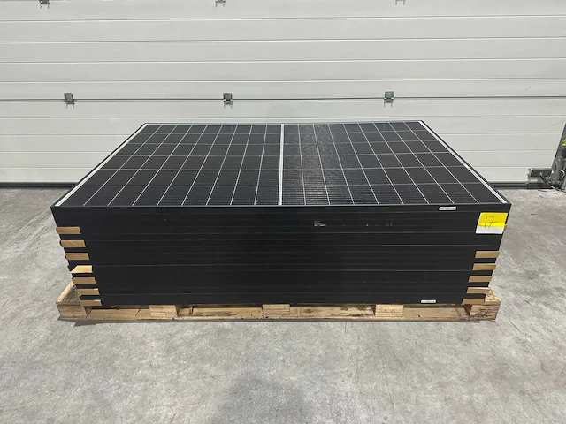Set van 16 zonnepanelen (410 wp) en 1 goodwe 6.0k omvormer (3-fase) - afbeelding 2 van  8