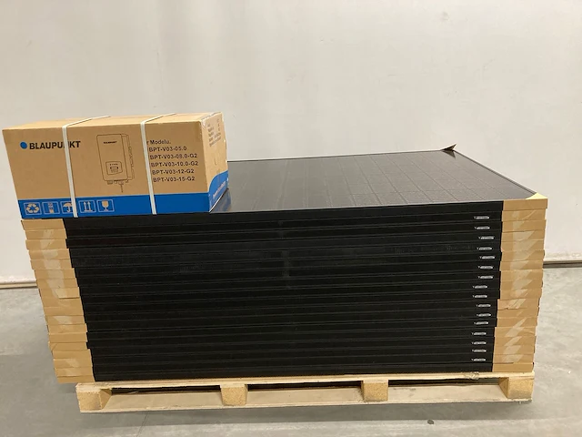 Set van 18 full black longi (350 wp) zonnepanelen en 1 blaupunkt bpt-v03-06.0 omvormer (3-fase) - afbeelding 1 van  9