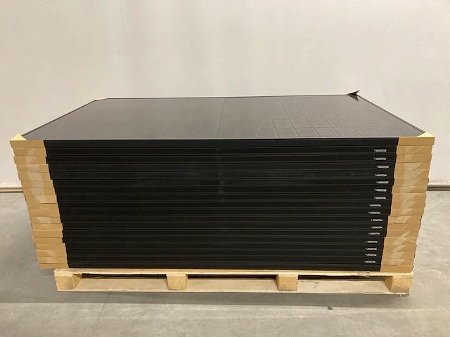 Set van 18 full black longi (350 wp) zonnepanelen en 1 blaupunkt bpt-v03-06.0 omvormer (3-fase) - afbeelding 2 van  9