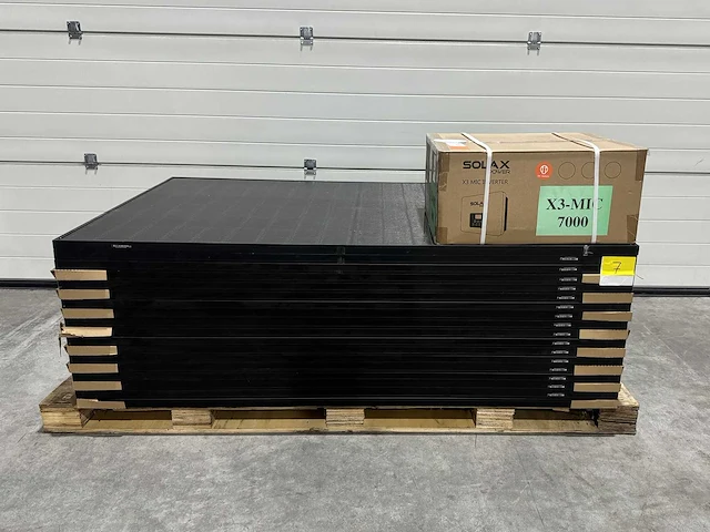 Set van 18 zonnepanelen (410 wp) en 1 solax 7.0k omvormer (3-fase) - afbeelding 1 van  8